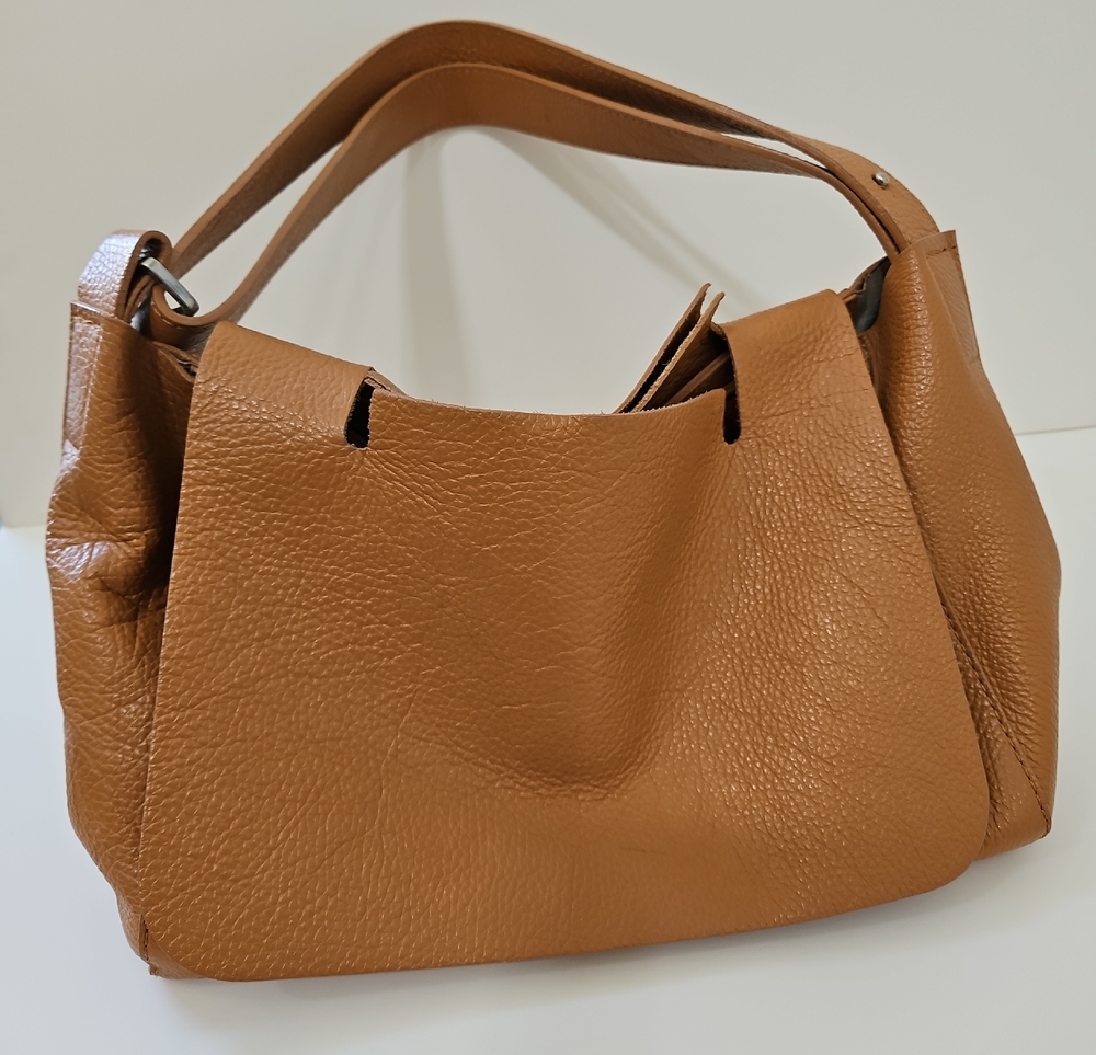 Stylish Tan Leather Shoulder Bag - Classic Women's Tote